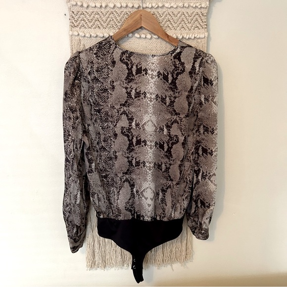 Snake print satin bodysuit - Picture 7 of 10